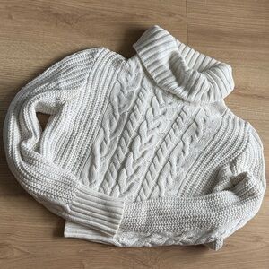 GAP White Cotton Turtleneck Cable Knit Sweater In Size M.